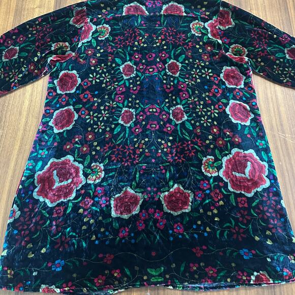 Johnny Was Black/Red Floral Velvet Tunic Button Top, Silk Blend, size Large - Picture 8 of 12